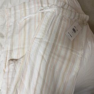 Splendid White and Tan Striped Capris